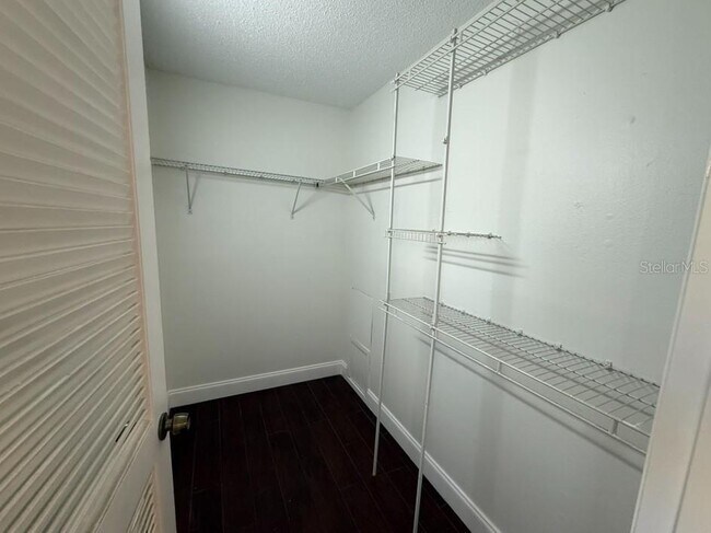 Building Photo - 631 N Orange Ave