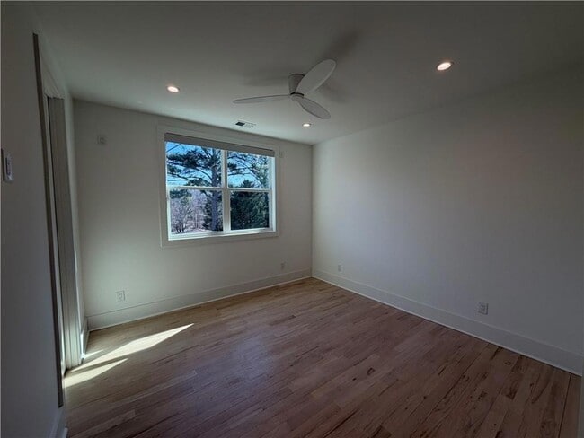 Building Photo - 2385 Nesbitt Dr NE