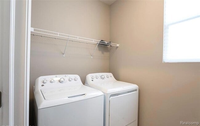 Building Photo - 2274 Findley Cir