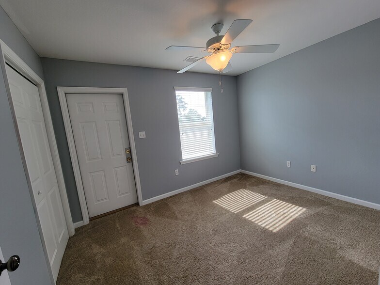 Building Photo - 1659 Quazar Rd