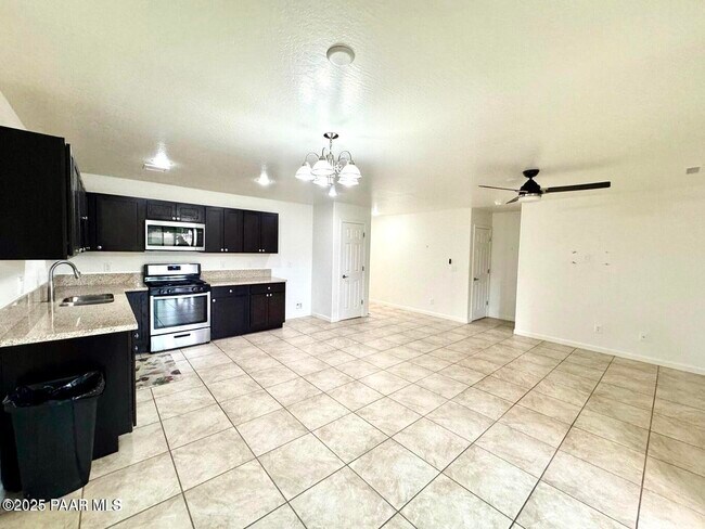 Building Photo - 9545 E Magma Dr