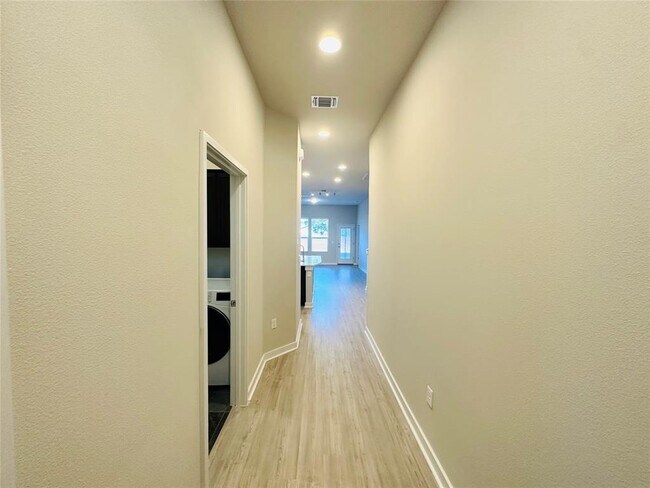 Building Photo - 1304 Limelight Ln