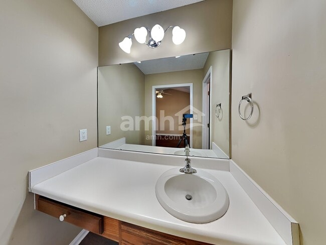 Building Photo - 941 S Philwood Ct