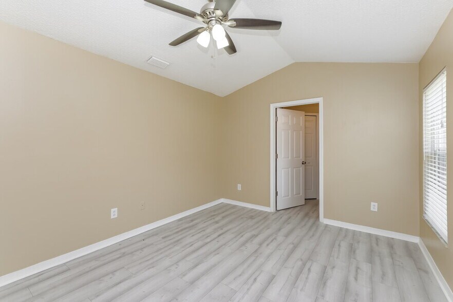 Building Photo - 6719 Summer Cove Dr