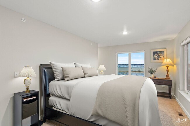 Building Photo - FURNISHED EXECUTIVE RENTAL