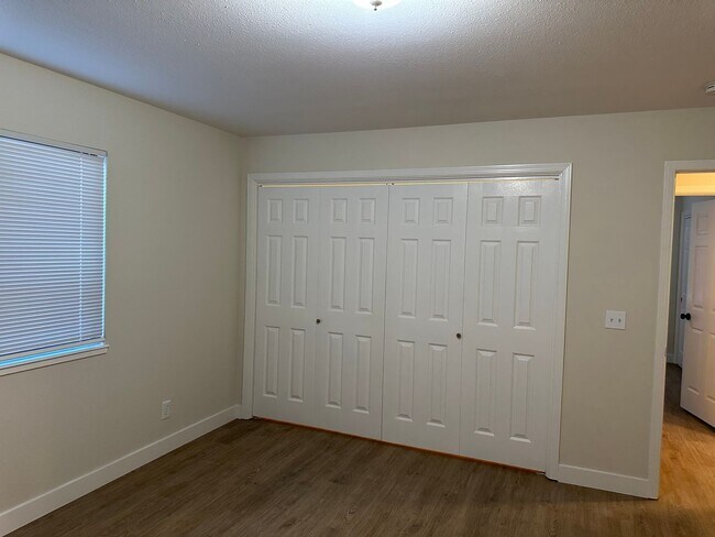 Building Photo - BOLLINI-620-624