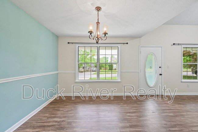 Building Photo - 1712 University Dr