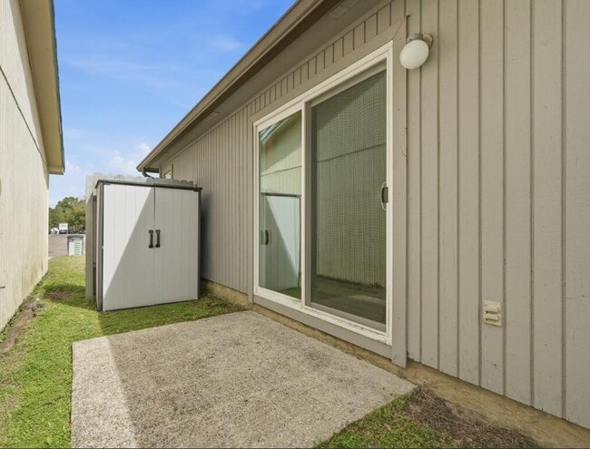 Building Photo - 5 Kelly Way