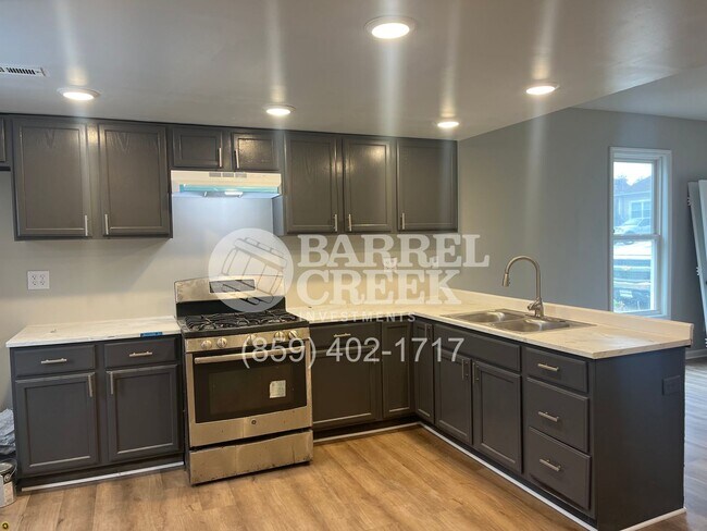 Building Photo - 2-Bed 1-Bath House + Large Storage Garage