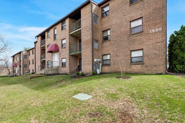 Building Photo - Recently Renovated 2BR Condo in Sought-After Goshen Valley