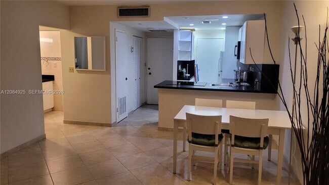 Building Photo - 2899 Collins Ave