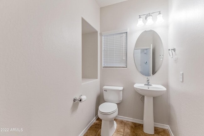 Building Photo - 3983 E Cat Balue Dr