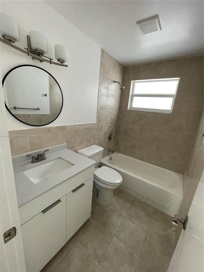 Building Photo - 2250 SW 69th Ave