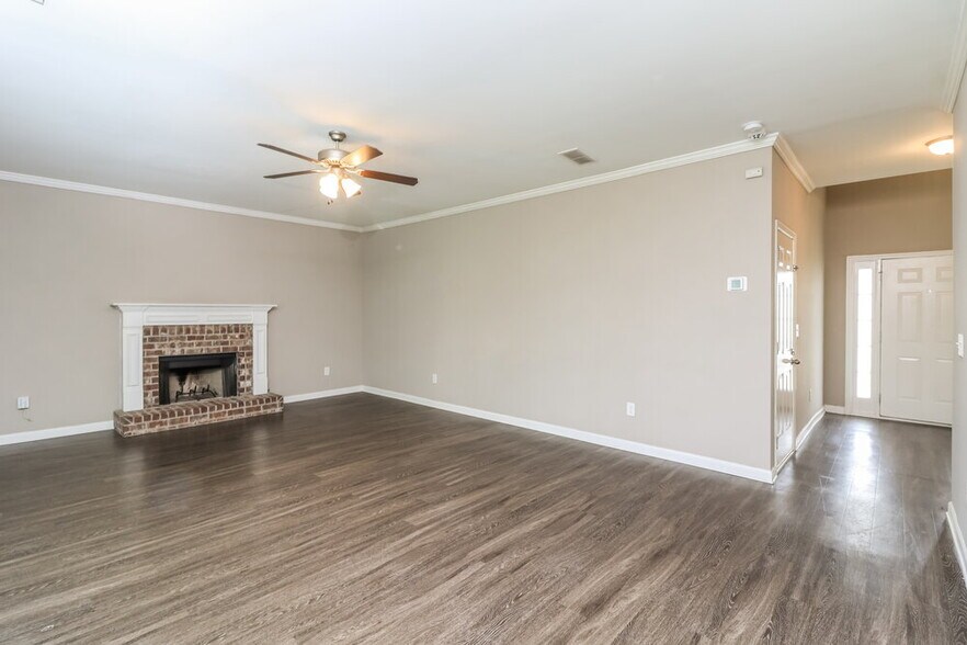 Building Photo - 634 Fieldcrest Dr