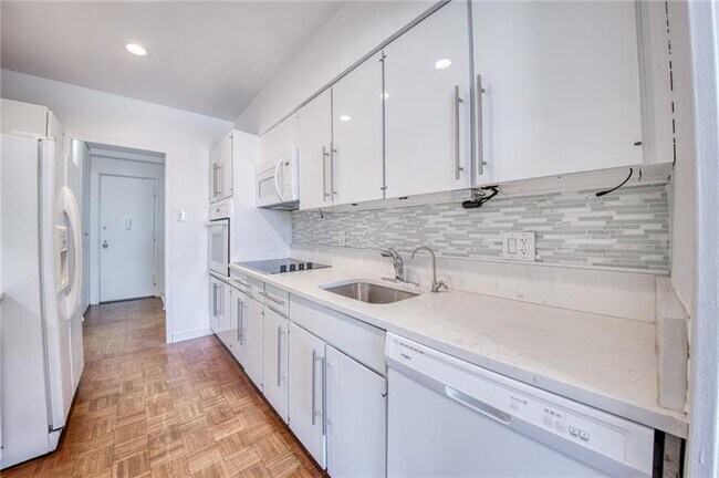 Building Photo - 320 Fort Duquesne Blvd