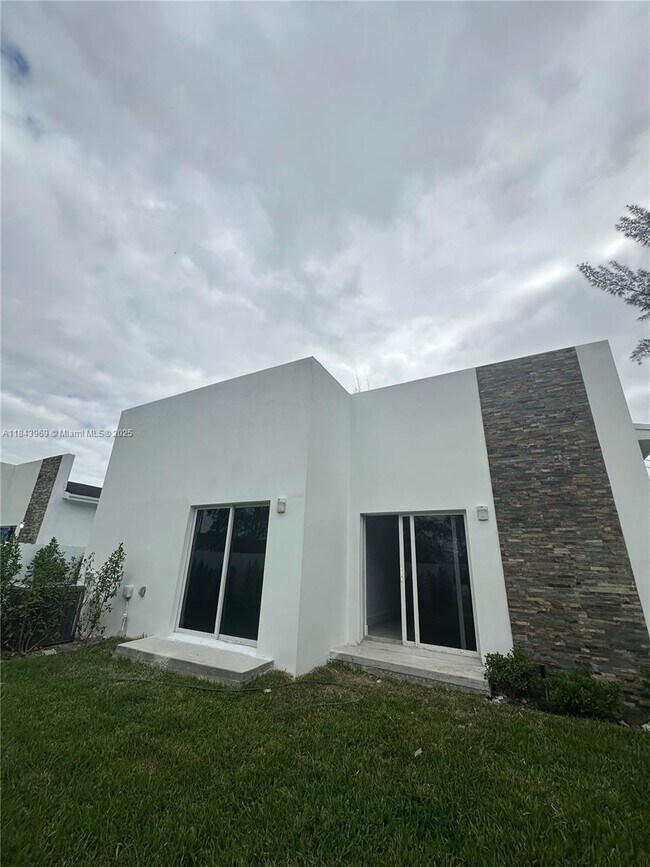Primary Photo - 2423 NW 23rd Ln