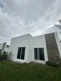 Building Photo - 2423 NW 23rd Ln