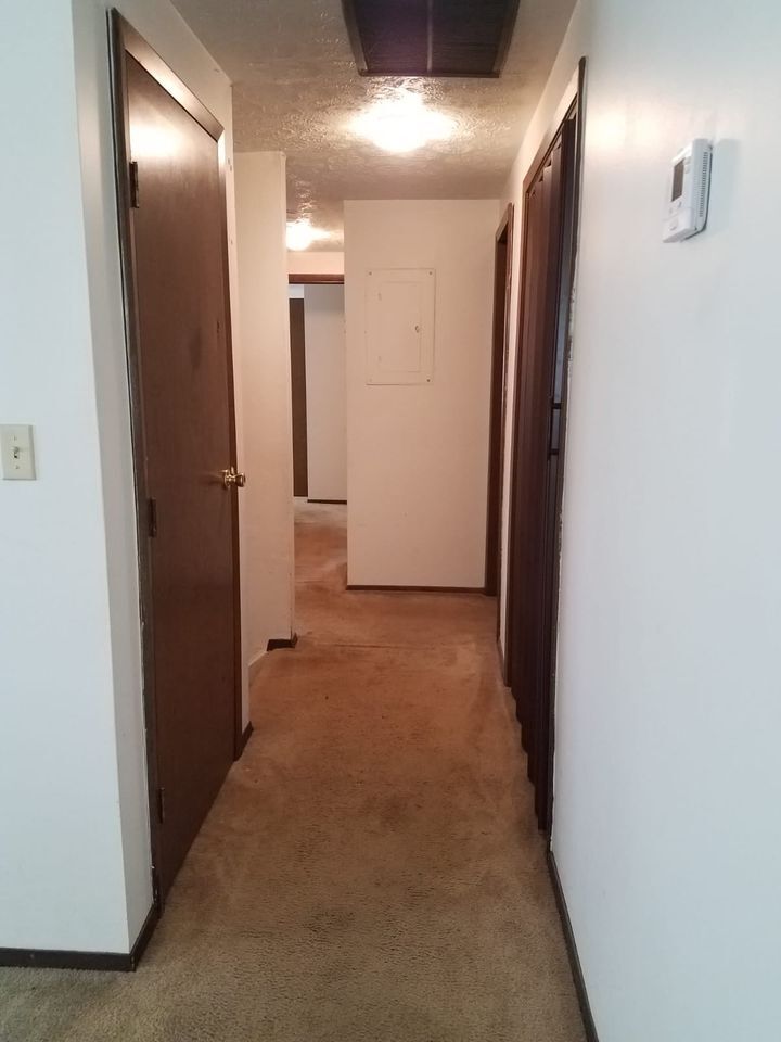 Building Photo - 1299 Hilltop Cir
