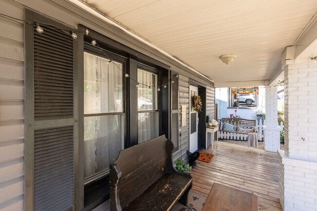 Building Photo - 308 W Main St