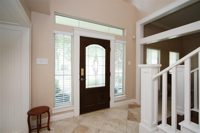 Building Photo - 16242 Pine Thorn Dr