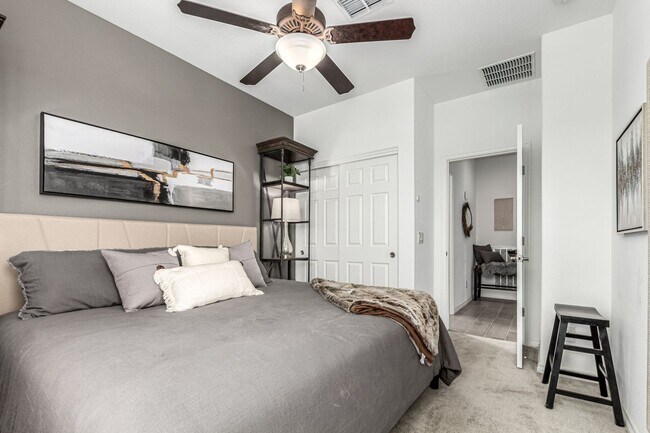 Building Photo - Luxury 2BR + Den Townhome in Amenity-Packed Community - Encanterra