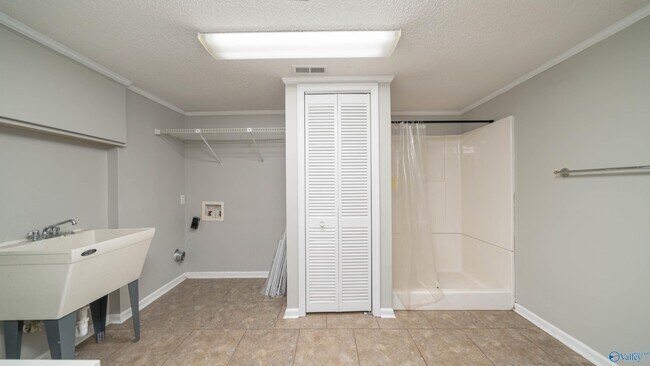 Building Photo - 221 Stone Valley Dr