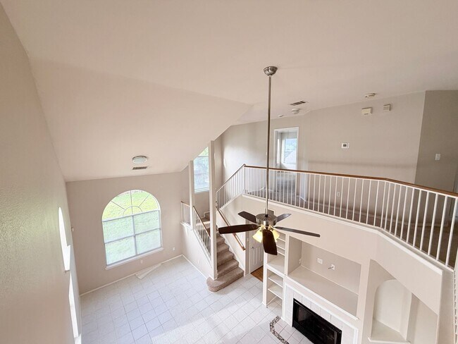 Building Photo - 3 BEDROOMS + AN OFFICE, 3 FULL BATHROOMS -  LIGHT AND BRIGHT INSIDE