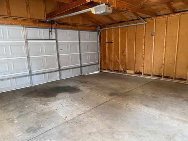 Building Photo - West Allis 3 bedroom 1 bath with 2 car garage