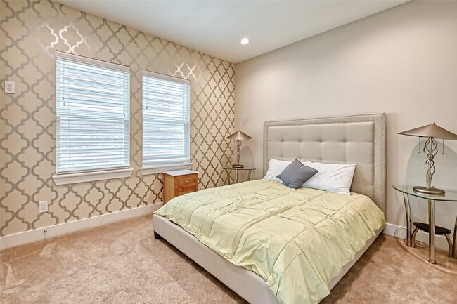 Building Photo - 882 Fortune St