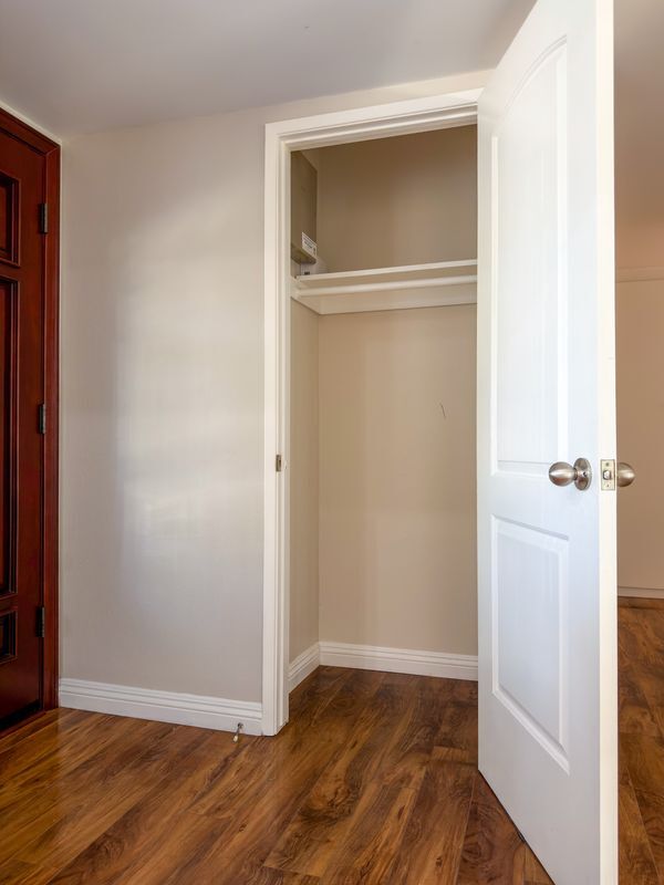 Building Photo - 5445 Sunvalley Ct