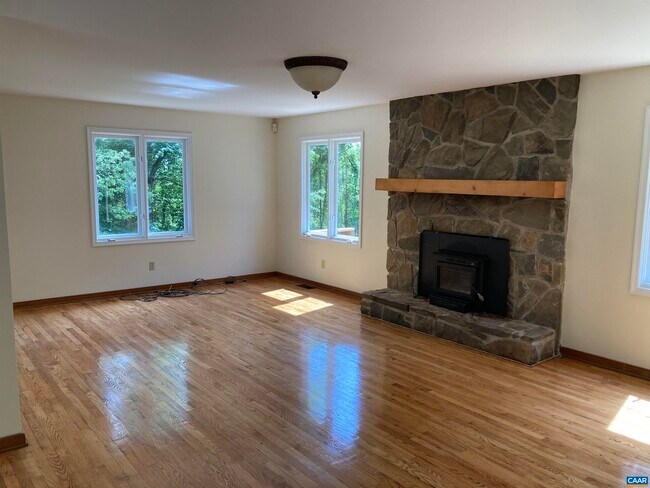 Building Photo - 14150 James River Rd