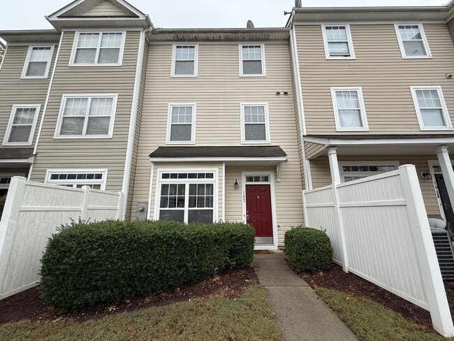 Primary Photo - Charming 3BD, 2.5BA Raleigh Townhome in a ...