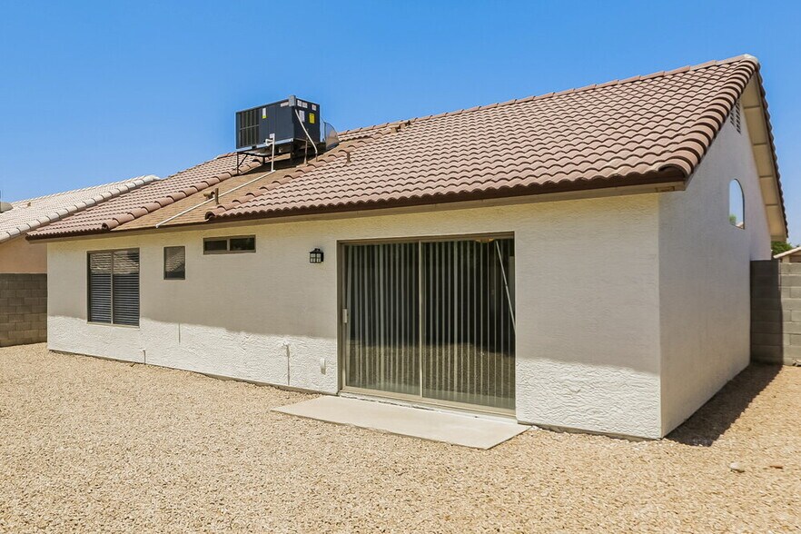 Building Photo - 11313 W Diana Ave