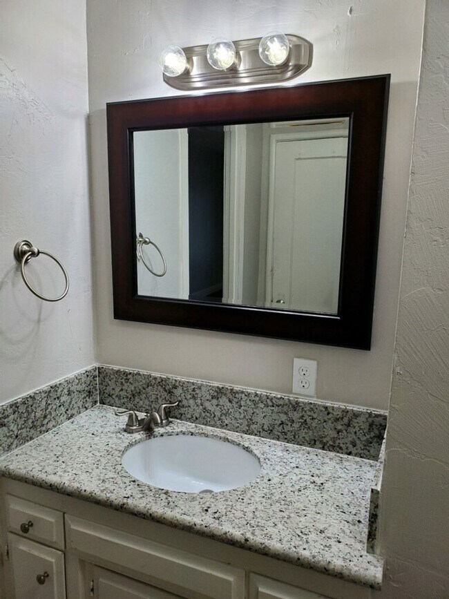 Building Photo - Beautifully Remodeled 5 Bedroom Home.
