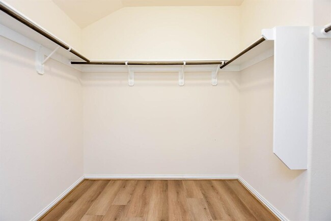 Building Photo - 16035 Dehay Ln