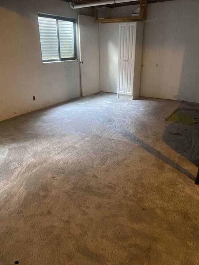 Building Photo - 3 Bedroom Tri-level in Woodland Hills