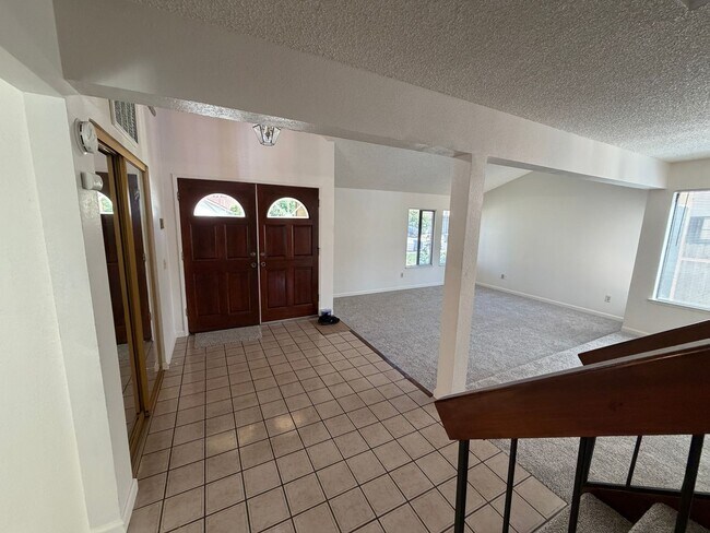 Building Photo - 872 Shellwood Way
