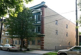 Building Photo - 79 Forest St