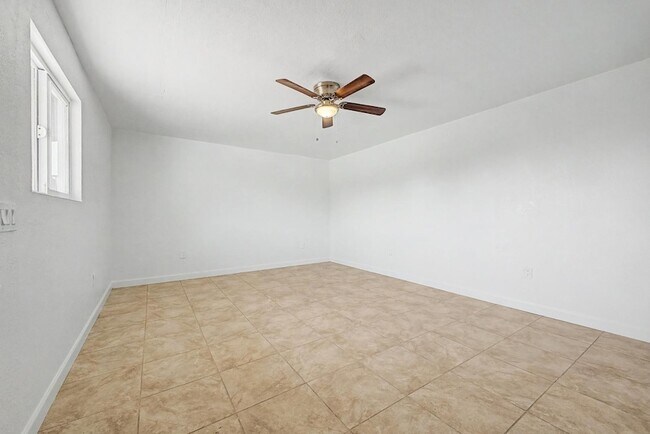 Building Photo - 3519 W Orchid Ln