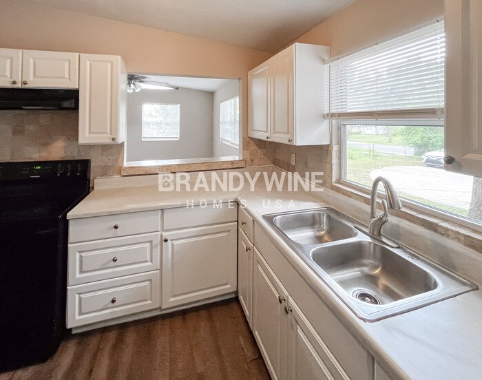 Building Photo - 922 Westgate Dr