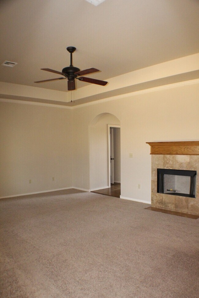 Building Photo - Bixby home available now!