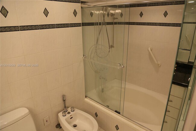 Building Photo - 1541 Brickell Ave
