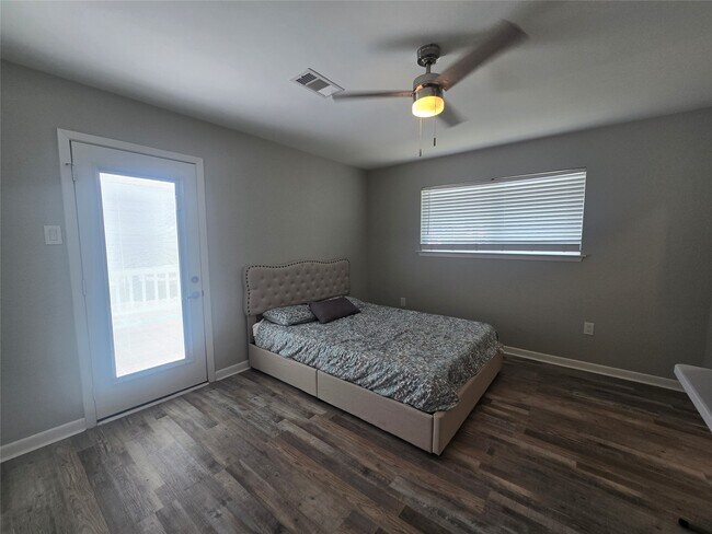 Building Photo - 211 Redfish Dr