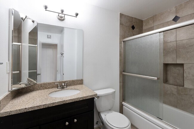 Building Photo - Terrific Old Town Scottsdale Rental!
