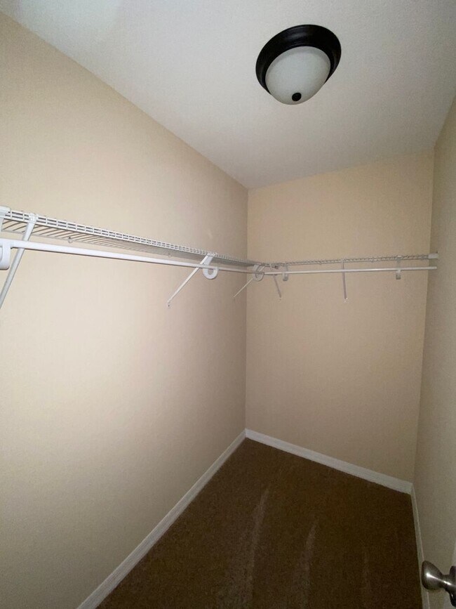 Building Photo - Desirable SW Ocala Neighborhood- 3/2/2 **W...