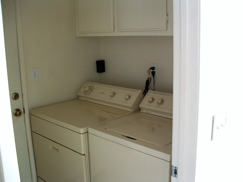 Building Photo - 43075 Avola Ct