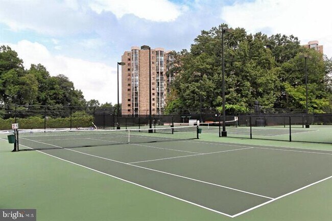 Building Photo - 5901 Mt Eagle Dr