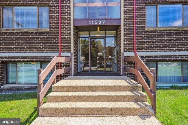 Primary Photo - 11503 Amherst Ave