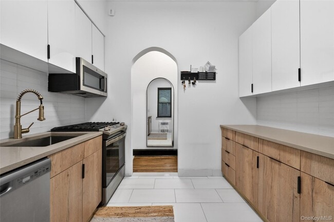 Building Photo - 407 West Dr