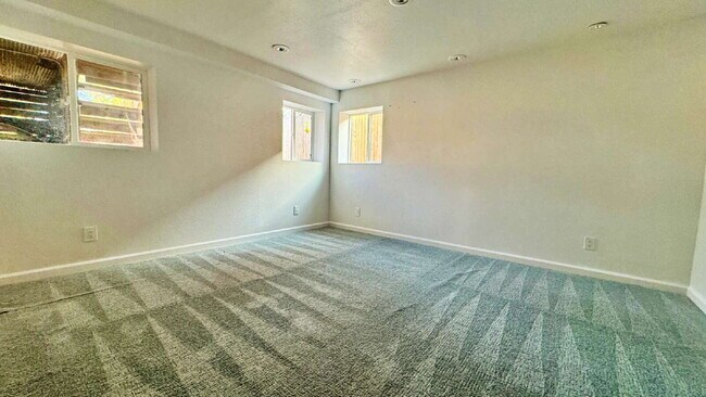 Building Photo - Large Deck & Fenced Backyard in this Lovely 3 Bed 2 Bath 2 Garage Home in Stone Ridge Park!!